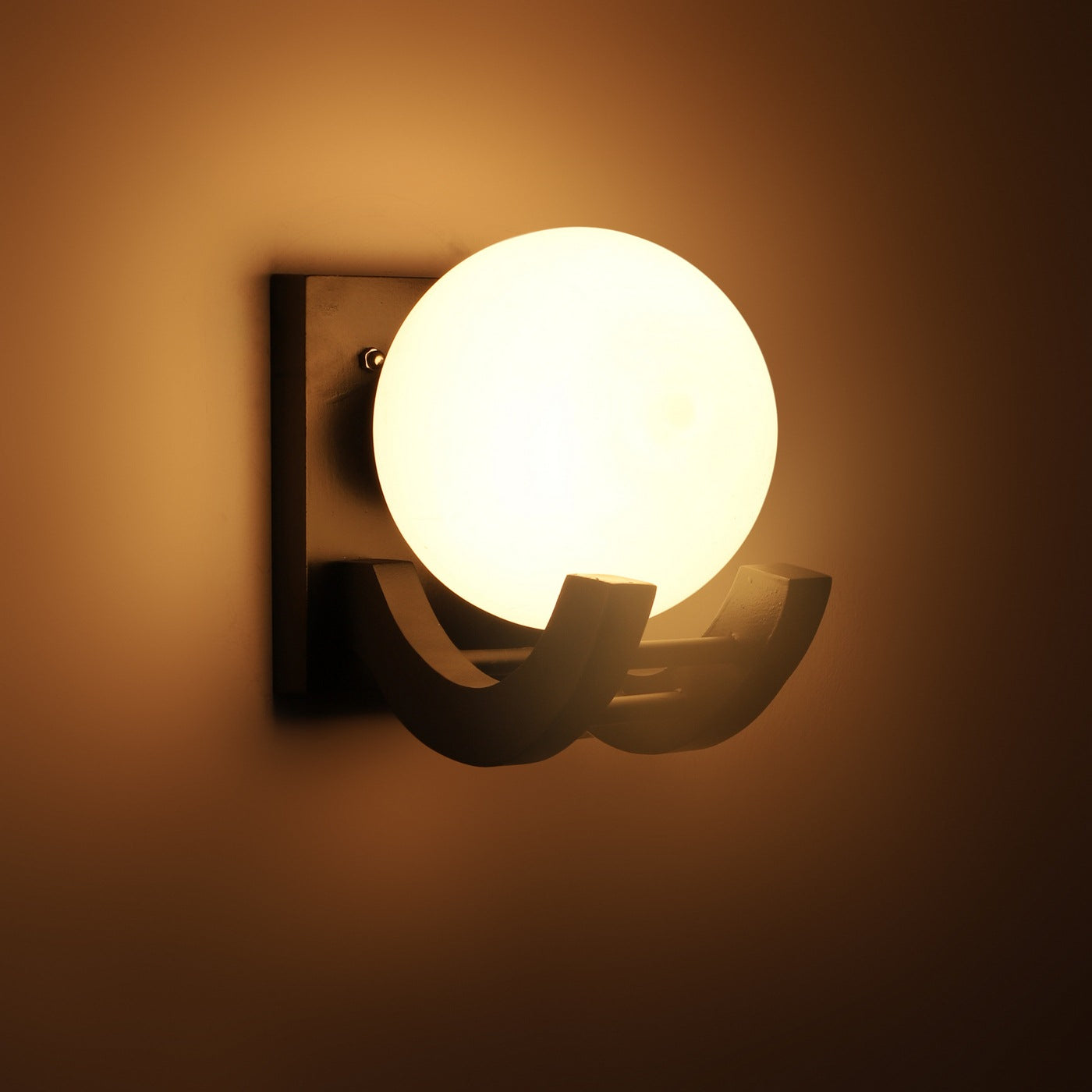 Black Metal Wall Light -826-1w - Included Bulb