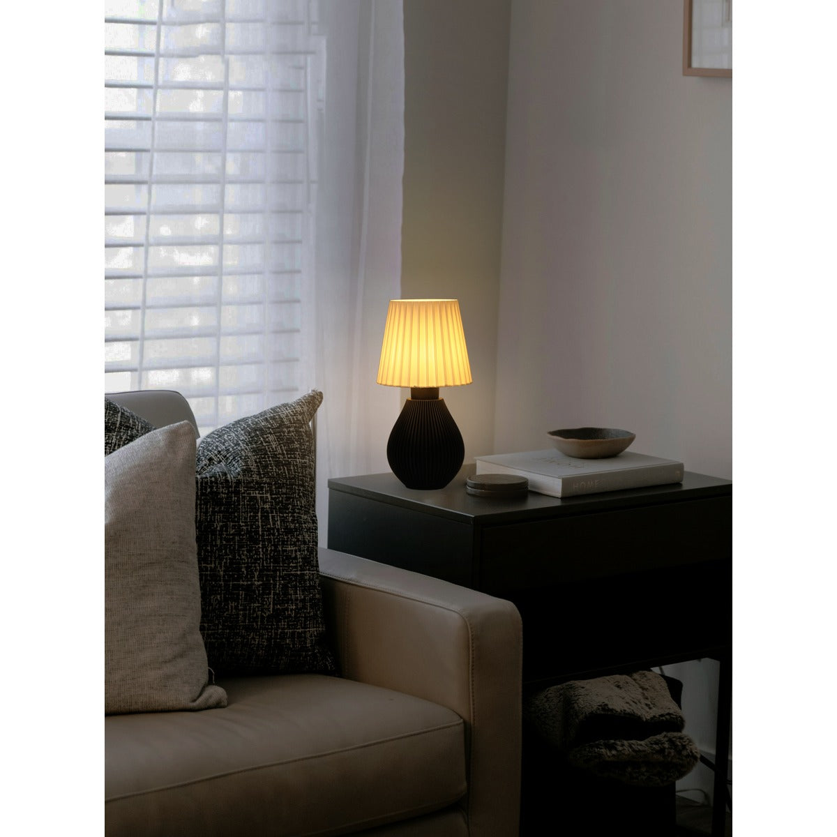 JS-GL-00779-WH - Black Metal & Pla Modern Table Lamp