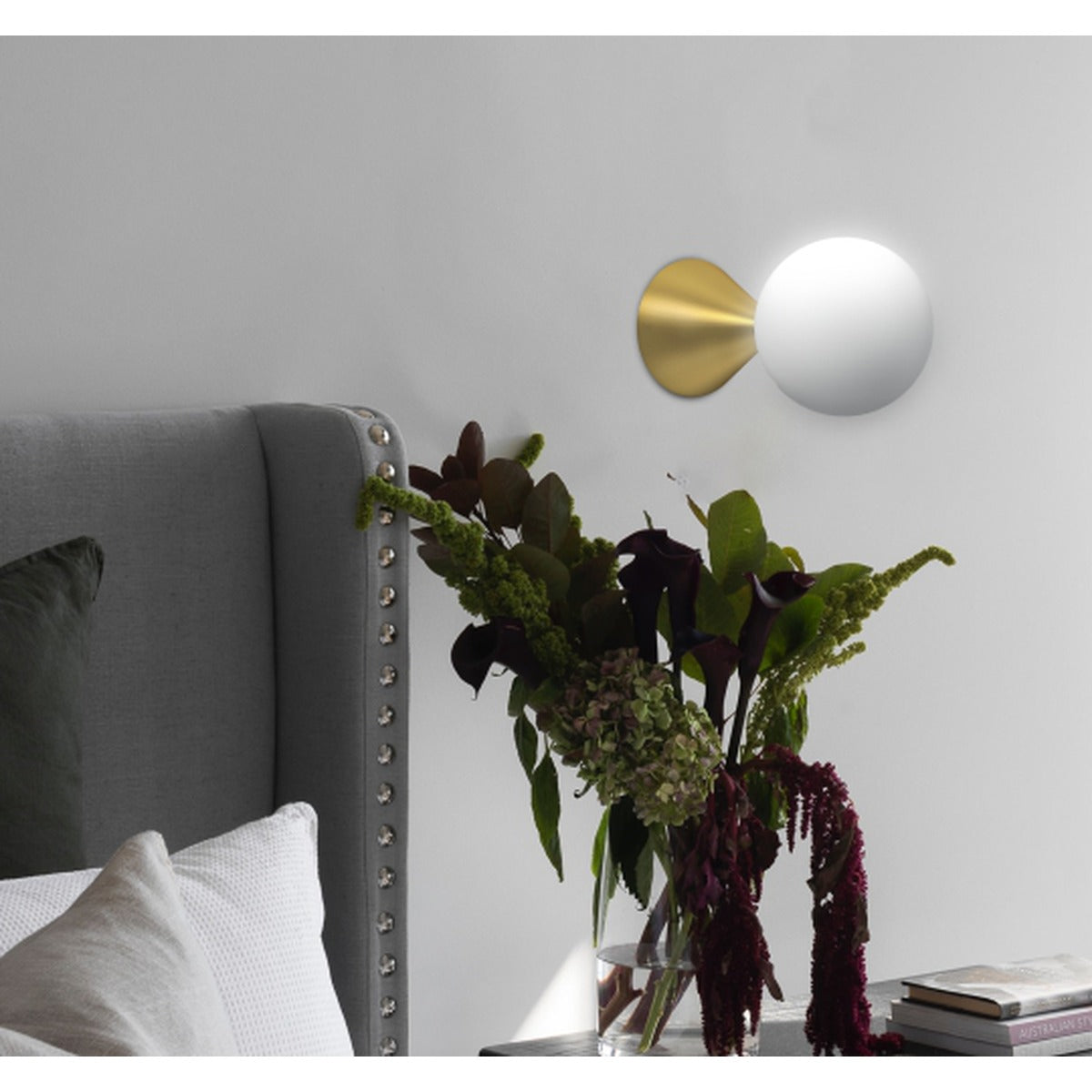 JS-GL-76044 - ANTIQUE BRASS METAL Glass Ball Wall Light