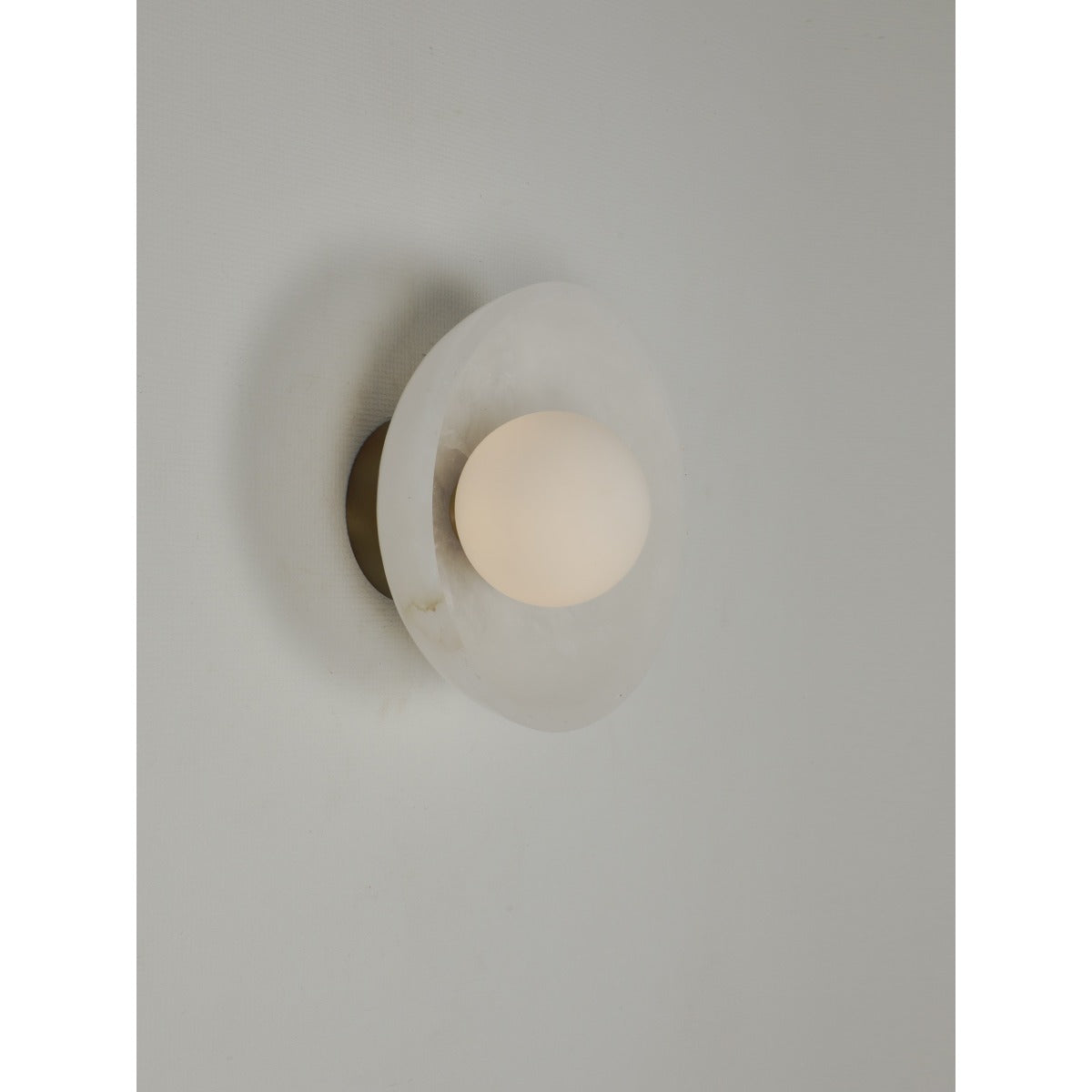 2046 1XG9 Wall Light