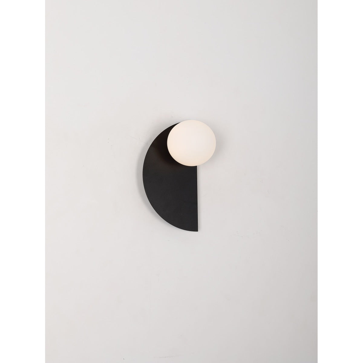 2501-BK 1XG9 Wall Light
