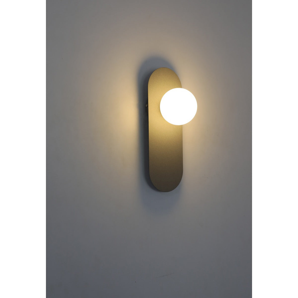 802-W GY 1XG9 Wall Light