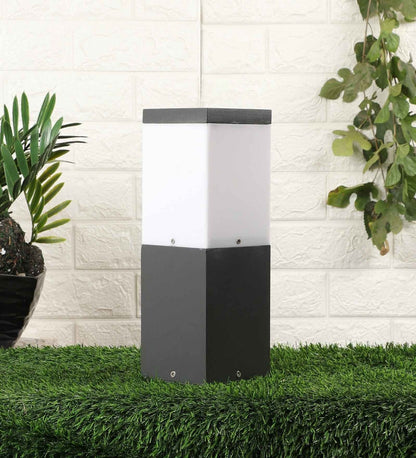 Wringo Grey Metal Gate Light | 8162-BULLARD | Included Bulb | Eliante by Jainsons Lights