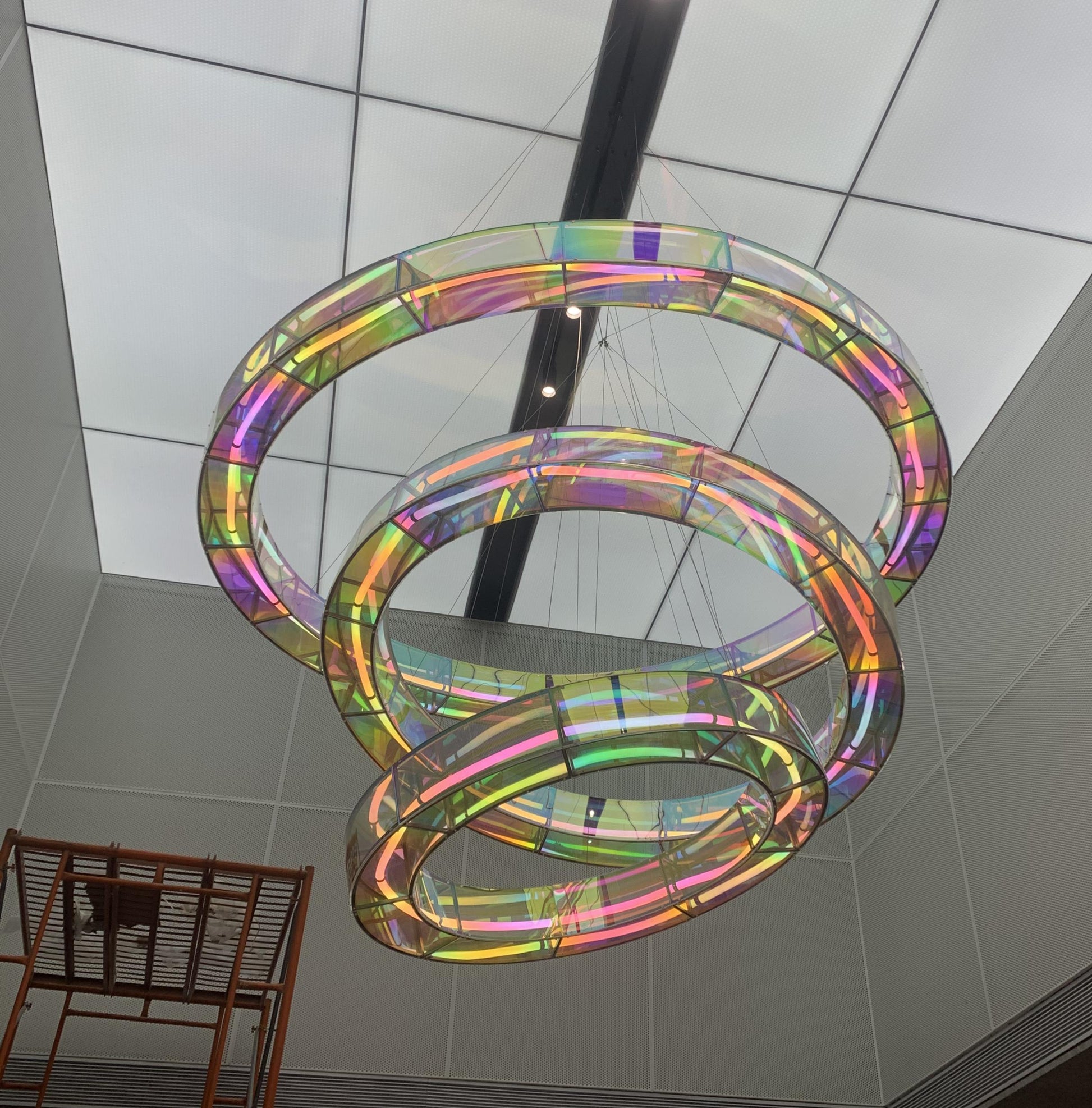 Iridescent Interlocking Rings Chandelier – A Contemporary Statement for Modern Interiors
